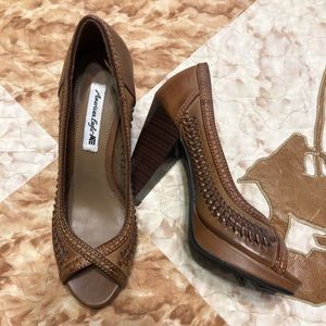 Saddle tan dress shoes